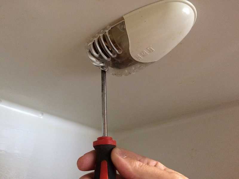 Как поменять лампочку в холодильнике хотпоинт аристон