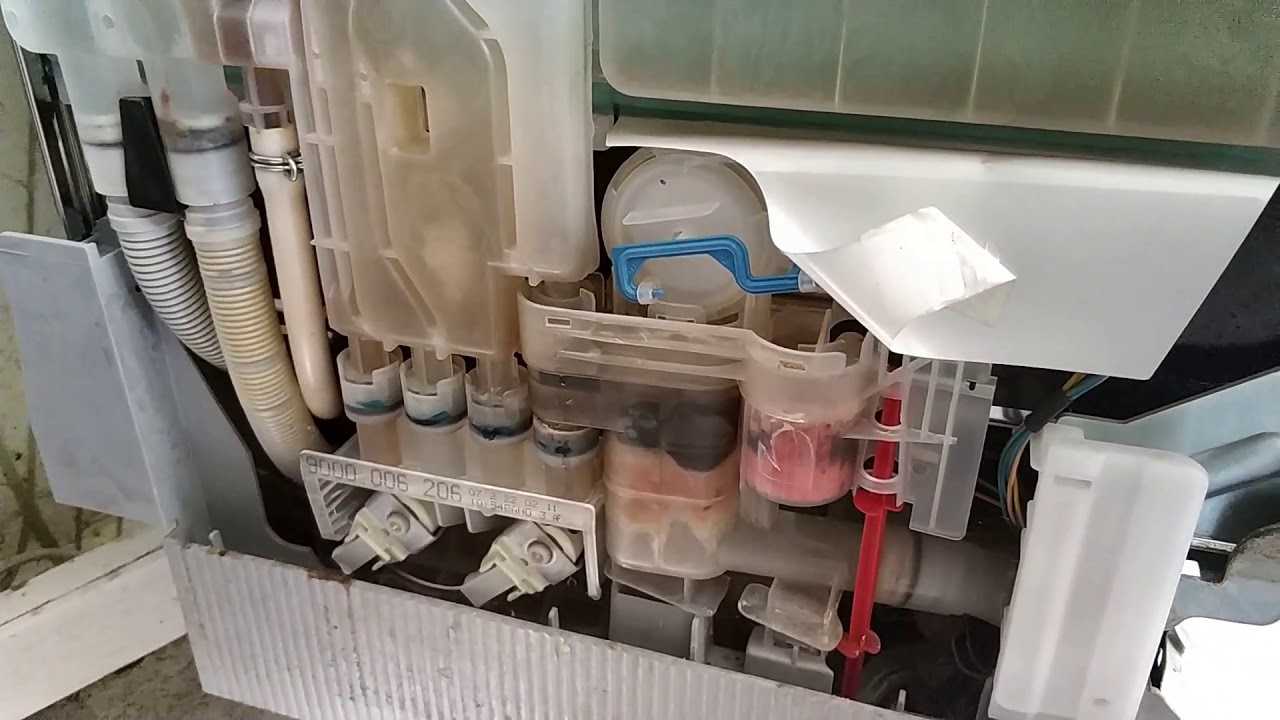 Что делать если в посудомоечной машине остается вода на дне и не уходит?