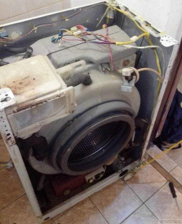 Как снять переднюю панель в стиральной машине?