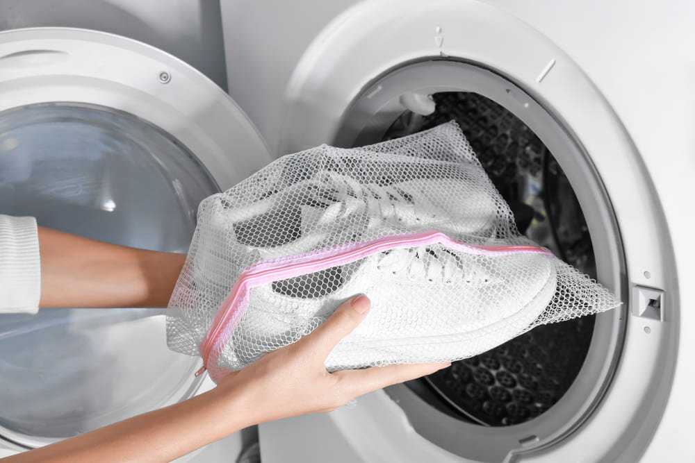 Можно ли стирать пиджак в стиральной машине автомат в домашних условиях: как правильно, на каком режиме, при какой температуре, стирают ли от костюма, мужской, школьный из полиэстера, льняной, шерстян