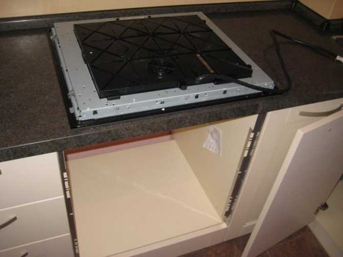 Посудомойка под варочной панелью: можно ли установить?