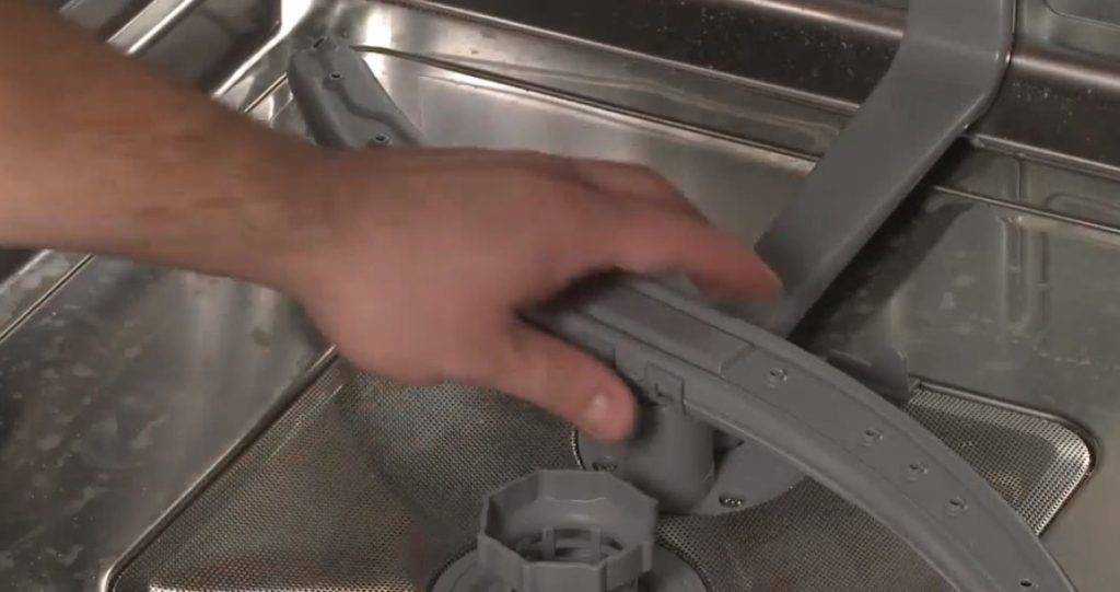 Не греет воду посудомоечная машина: причины, electrolux, не сушит посуду, что делать, встраиваемая siemens