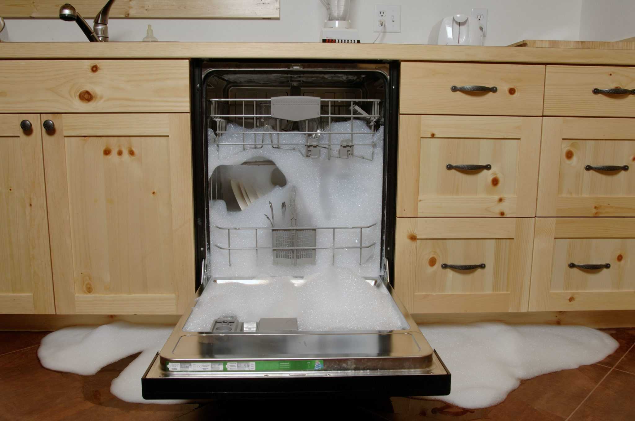 Посудомоечная машина пищит и идет пар. посудомоечная машина пищит при работе – что делать