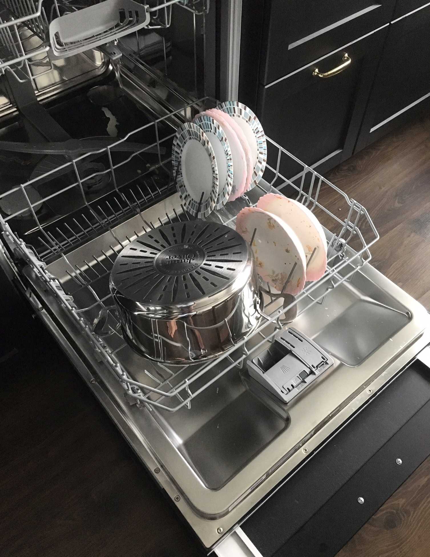Почему посудомоечная машина плохо моет посуду — 11 возможных причин