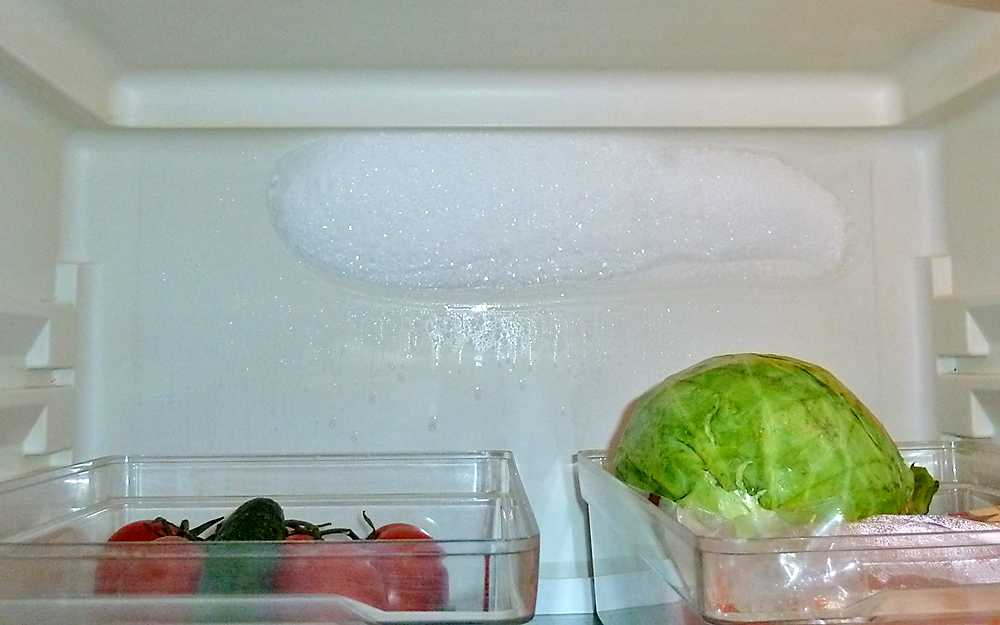 Почему в холодильнике намерзает задняя стенка и что делать
