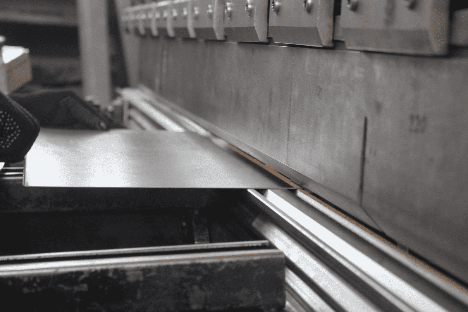 Гибка металла: станки для гибки листового металла