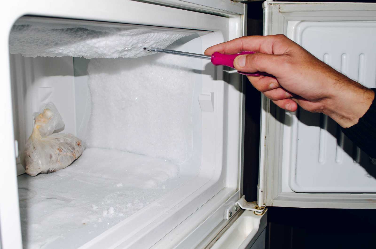 Почему нагревается холодильник - 9 основных причин