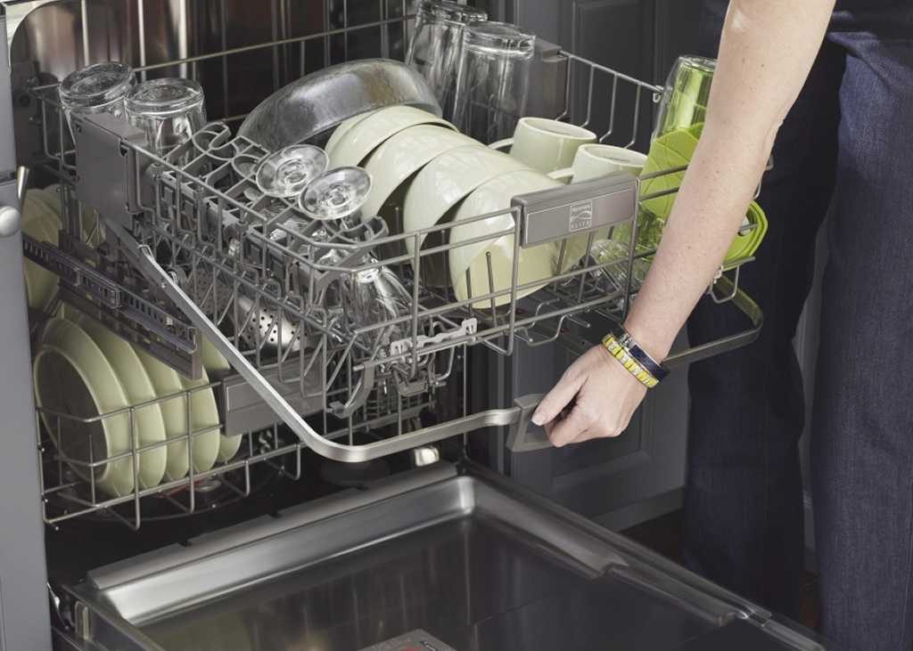 Как загружать посуду в посудомоечную машину: 5 полезных советов пользователю