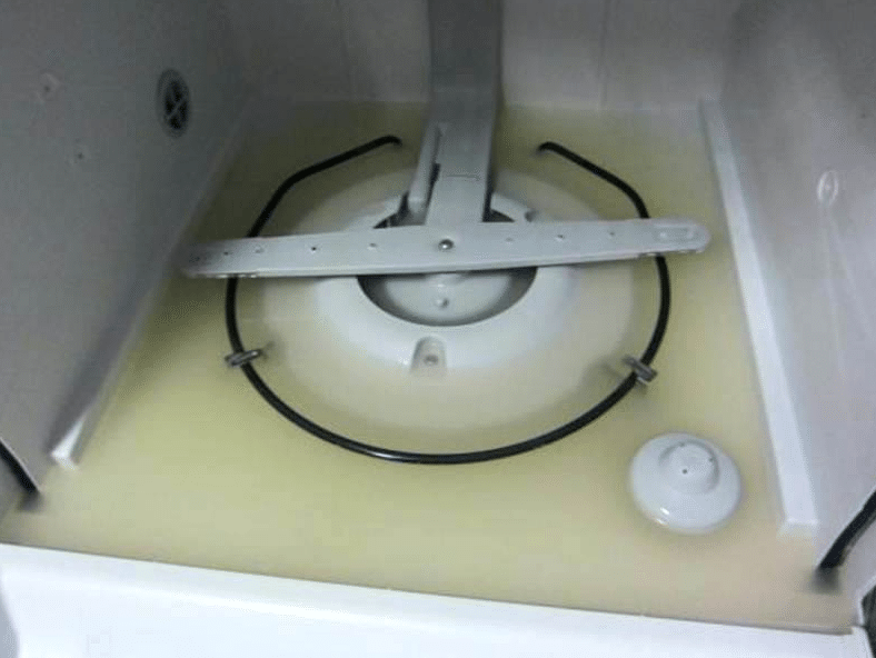 Что делать если в посудомоечной машине остается вода на дне и не уходит?
