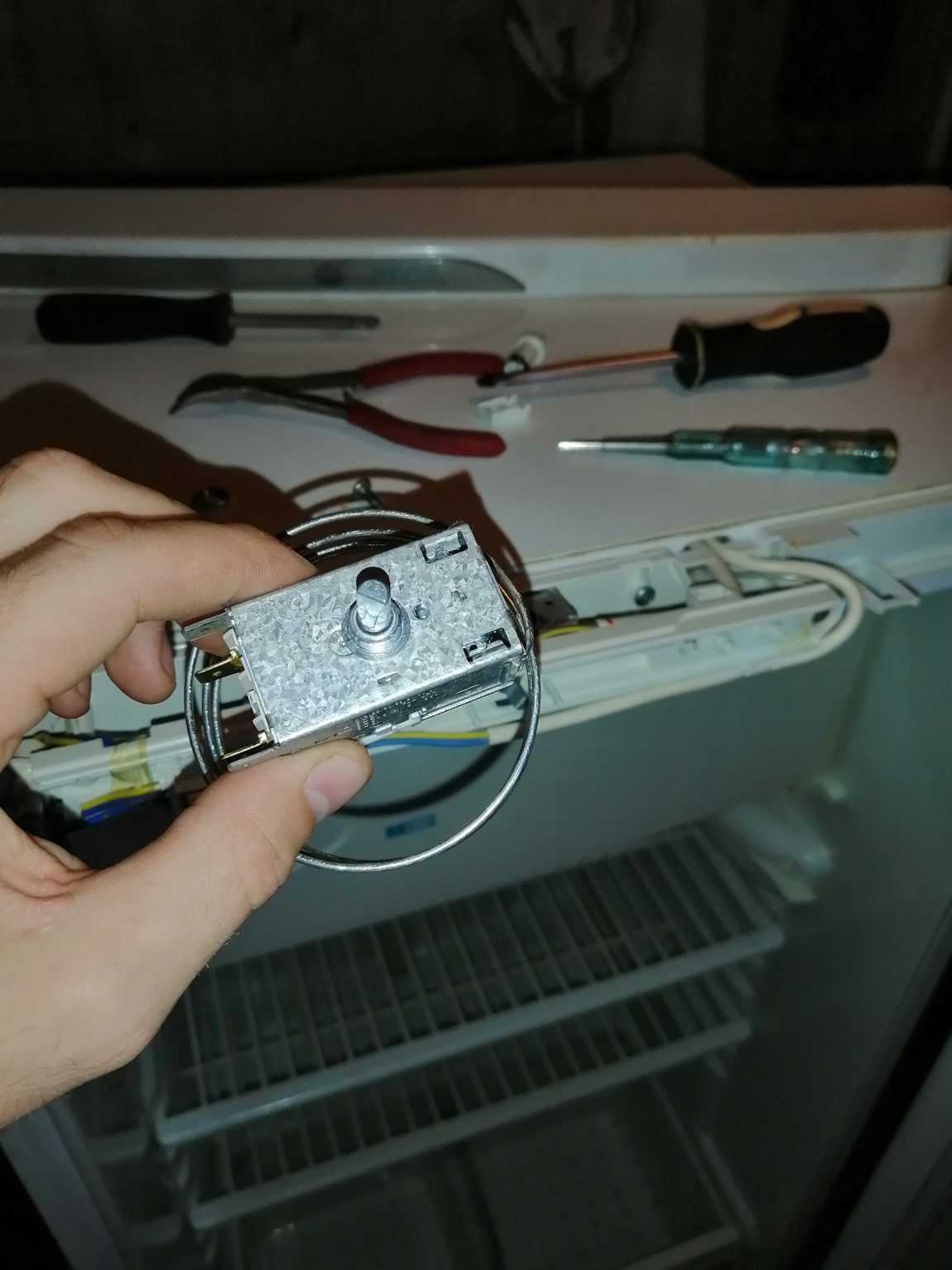 Терморегулятор для холодильника: как проверить и заменить своими руками