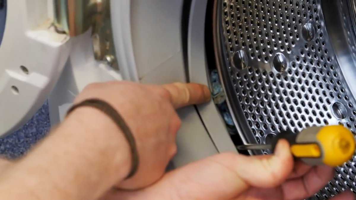 Косточка от лифчика попала в барабан стиральной машины: как найти и достать посторонний предмет