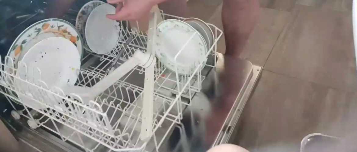Посудомоечная машина плохо моет посуду: причины, устранение неполадки