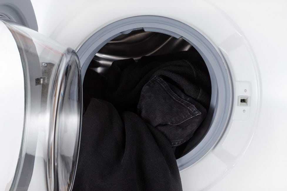 Как стирать чёрные вещи в стиральной машине
