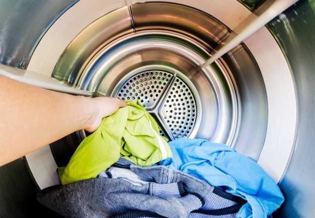Почему стиральная машина прыгает и смещается при отжиме: причины и способы ремонта