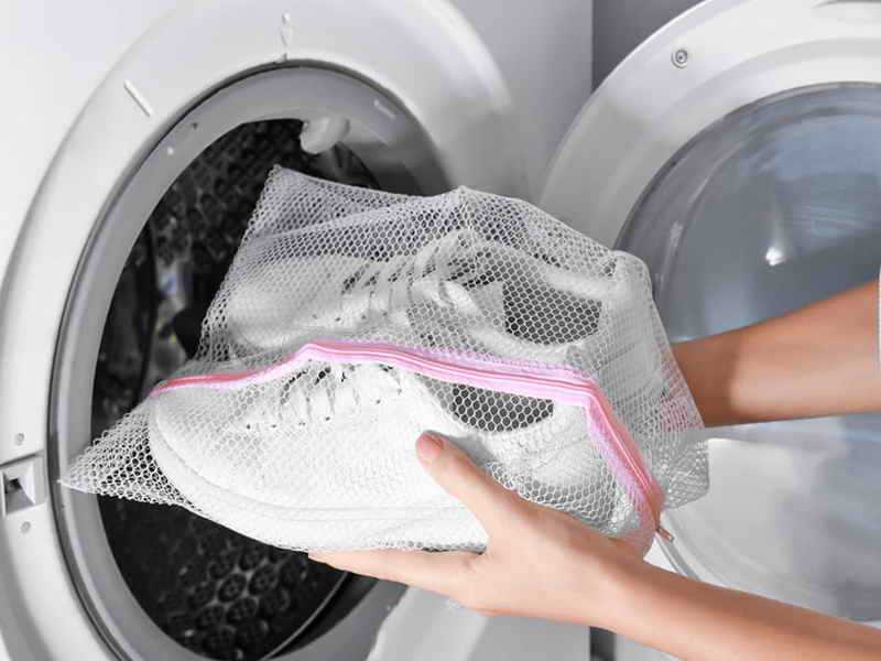 Что делать, если у стиральной машины во время работы течет вода снизу