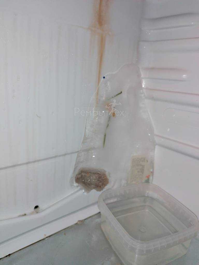 Причины намерзания льда на задней стенке холодильника: что делать