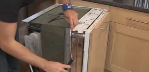 Как самостоятельно отремонтировать дверцу посудомоечной машины
