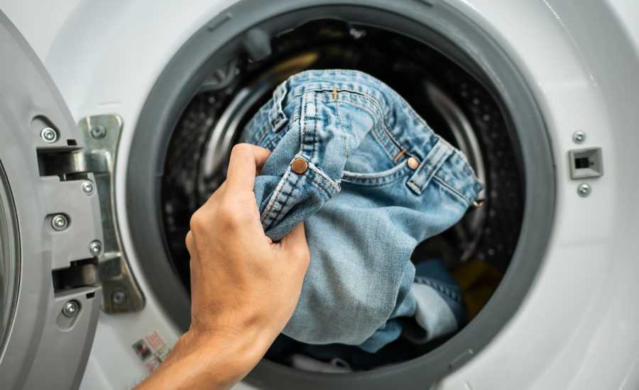 В каком режиме стирать джинсы в автоматической стиральной машине. как стирать джинсы если они сели