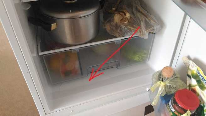 Что делать если в холодильнике скапливается вода под ящиками для овощей