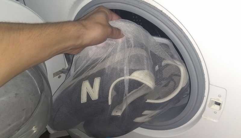 Как постирать обувь в стиральной машинке
