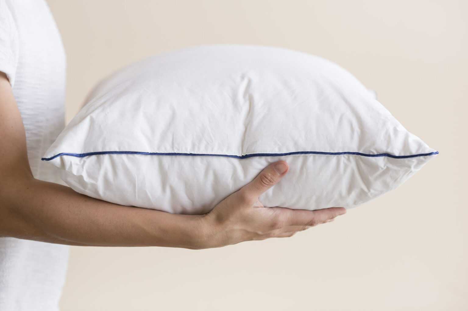 Можно ли стирать подушки антистресс и как это делать в домашних условиях?