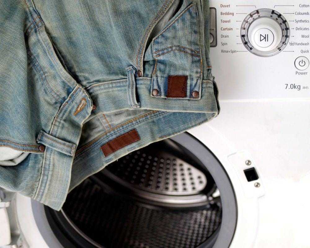 Как правильно стирать джинсы в стиральной машине: режимы, температура, подготовка