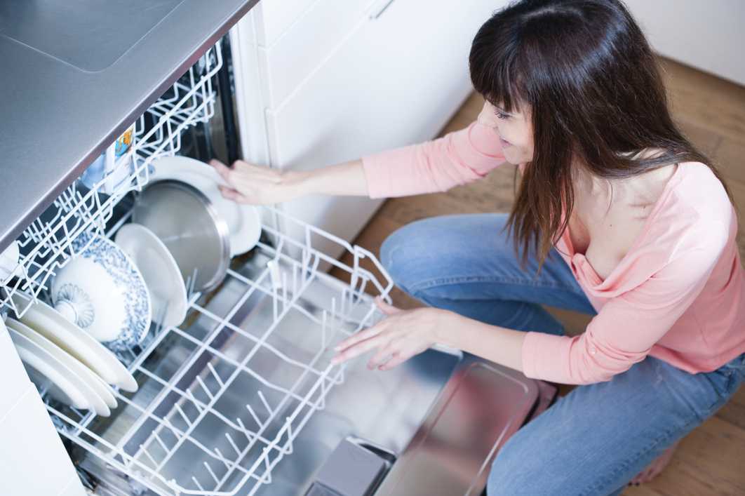 Что такое половинная загрузка посудомойки. половинная загрузка посудомоечной машины — плюсы и минусы