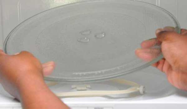 Что делать, если тарелка в микроволновке не крутится