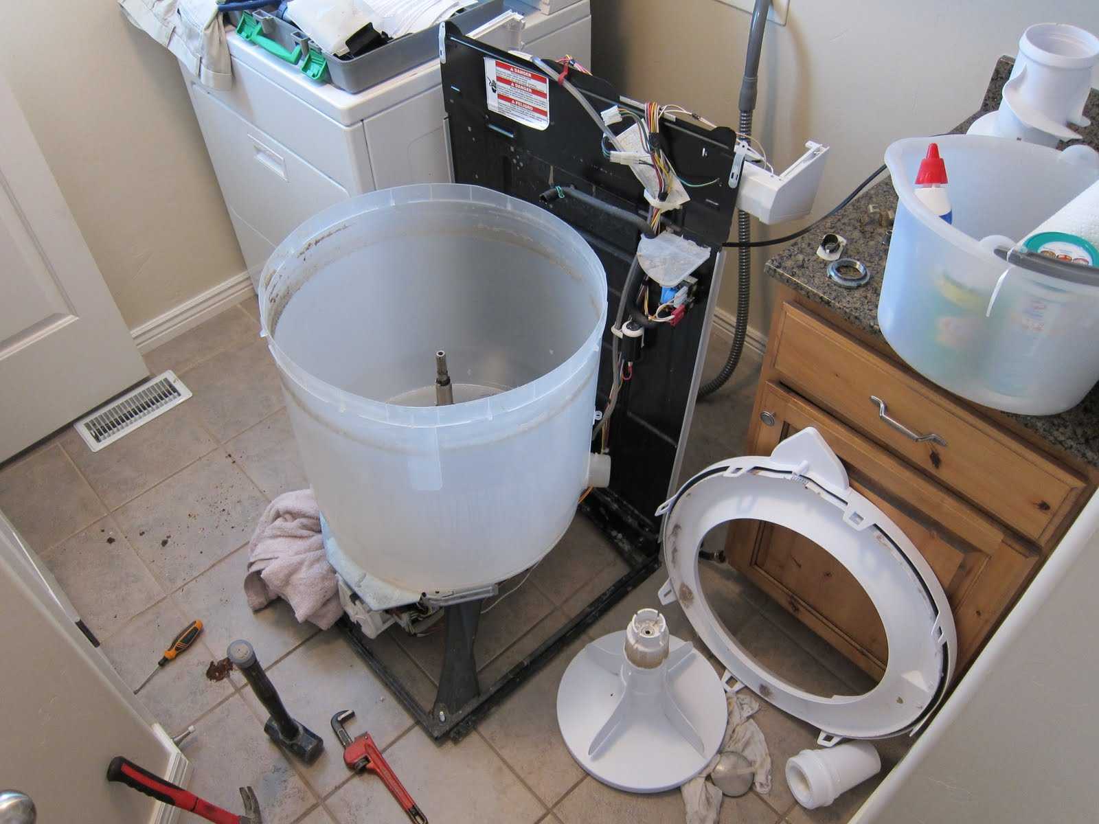 Амортизаторы стиральной машины: как снять, поменять и починить своими руками