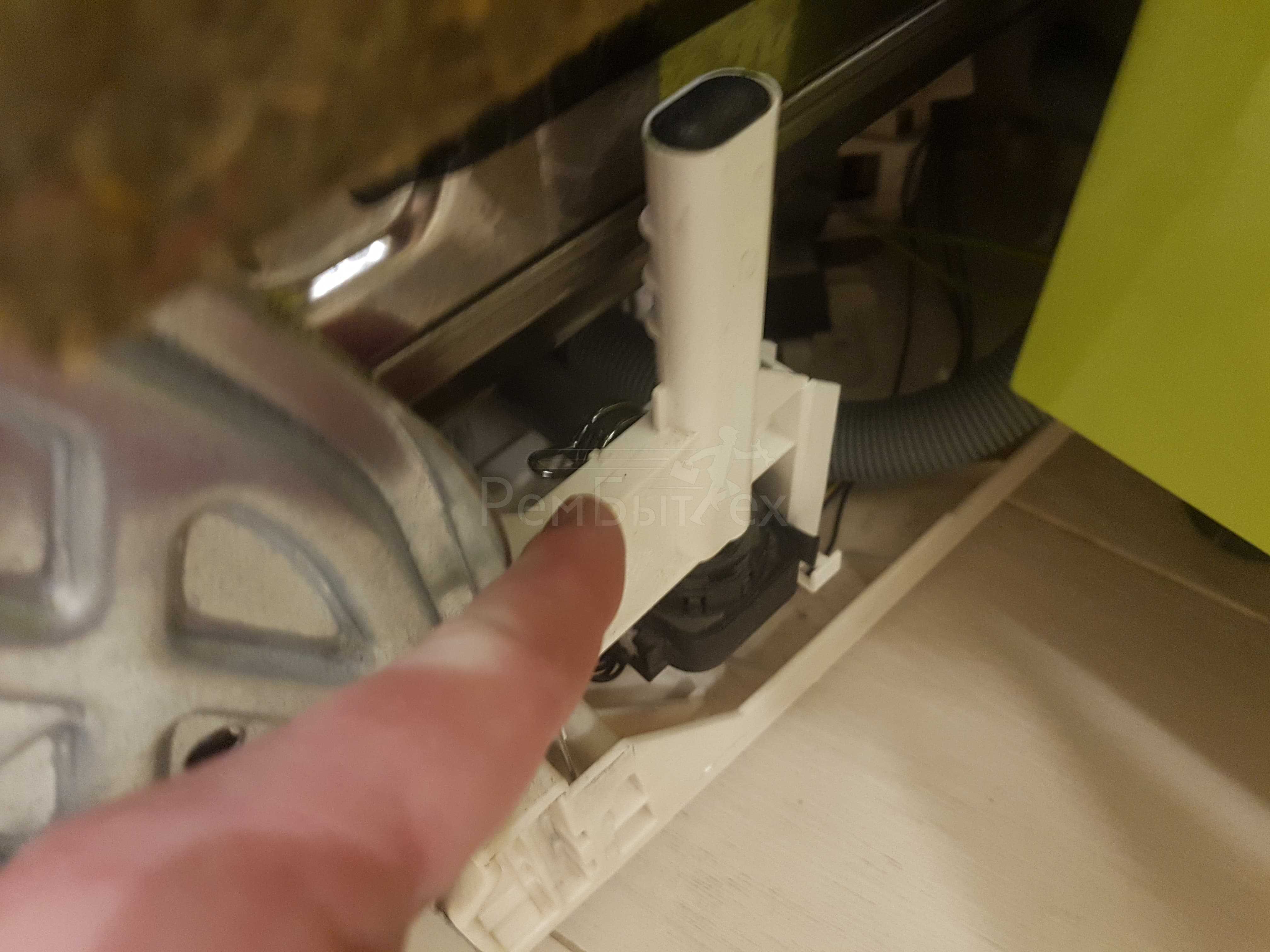 Посудомоечная машина набирает воду и сразу сливает: причины неисправностей посудомойки и способы их устранения