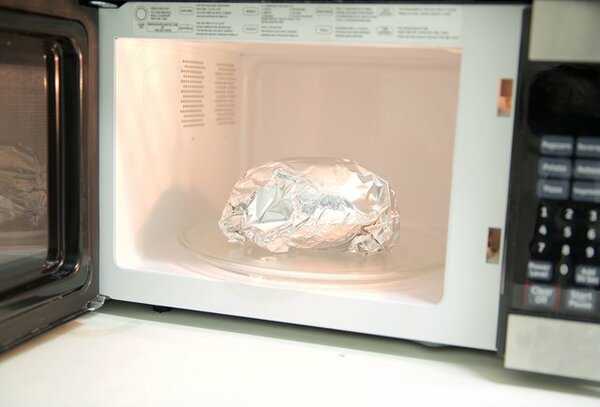 Фольга в микроволновке: что будет, если положить фольгу в микроволновую печь