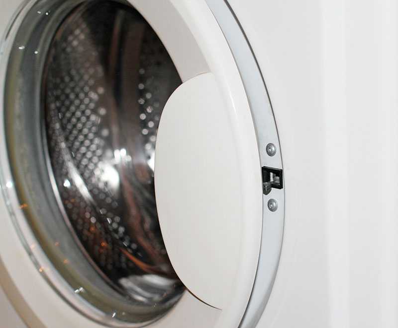 По каким причинам стиральная машина не блокирует дверь Как устранить перекос петель или отремонтировать блокиратор люка своими руками