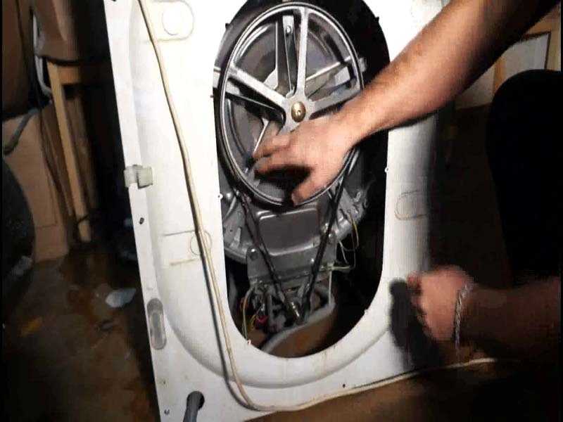 Почему стиральная машина набирает воду, но не стирает: основные причины поломки