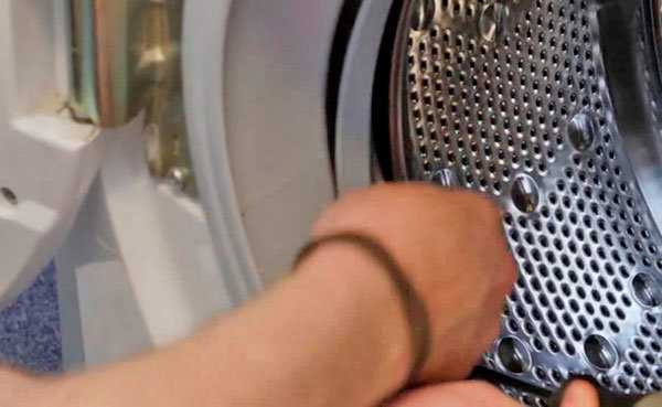Что делать, если в стиральную машину попала косточка от бюстгальтера?