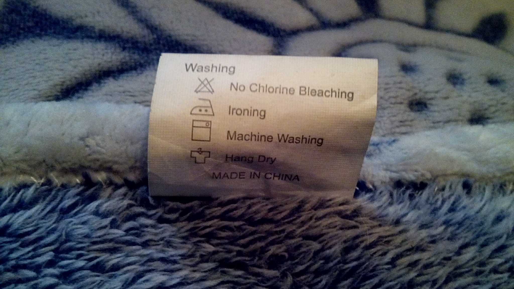 Как постирать плед в стиральной машине?