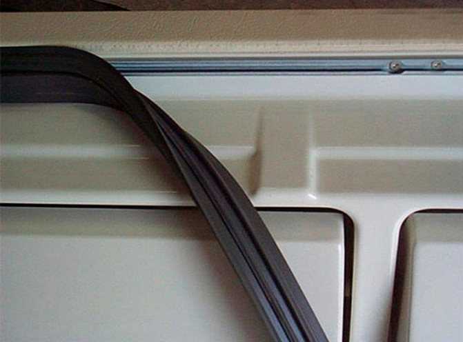 Как приклеить резинку на двери холодильника: чем заклеить, уплотнительную