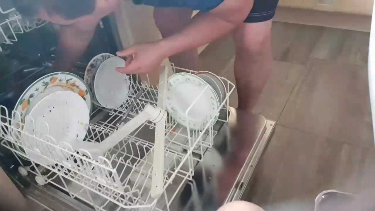 Посудомоечная машина плохо моет посуду: причины