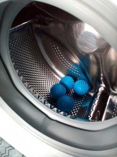 Можно ли стирать тапочки в стиральной машине и вручную, при какой температуре