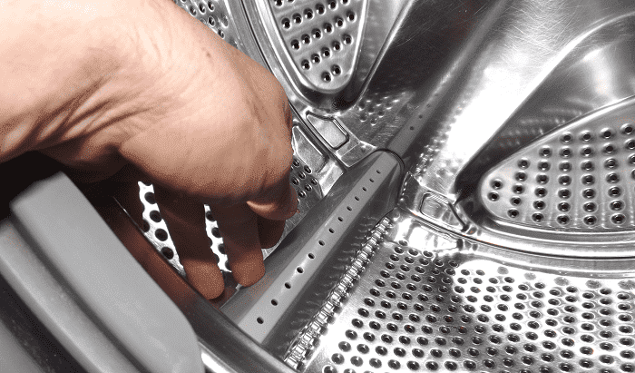 Косточка от лифчика попала в стиральную машину – 3 варианта решения